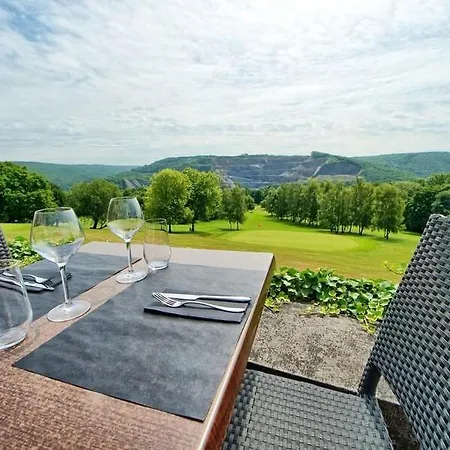 Le Logis Des Chenes, Superbe Dans Quartier Residentiel Proche De Namur *