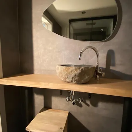 Le Logis Des Chenes, Superbe Dans Quartier Residentiel Proche De Namur *