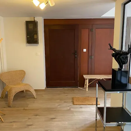 Le Logis Des Chenes, Superbe Dans Quartier Residentiel Proche De Namur Vakantiehuis *